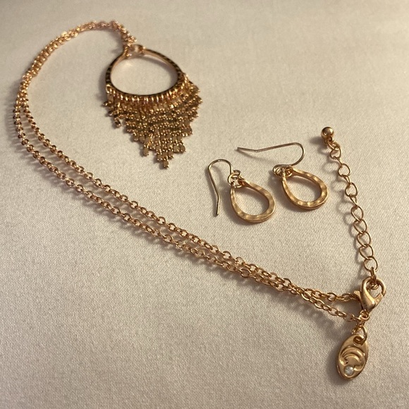 NWOT - Rose Goldtone Horseshoe Style Fringed Pendant and Matching Earring Set - Picture 3 of 12